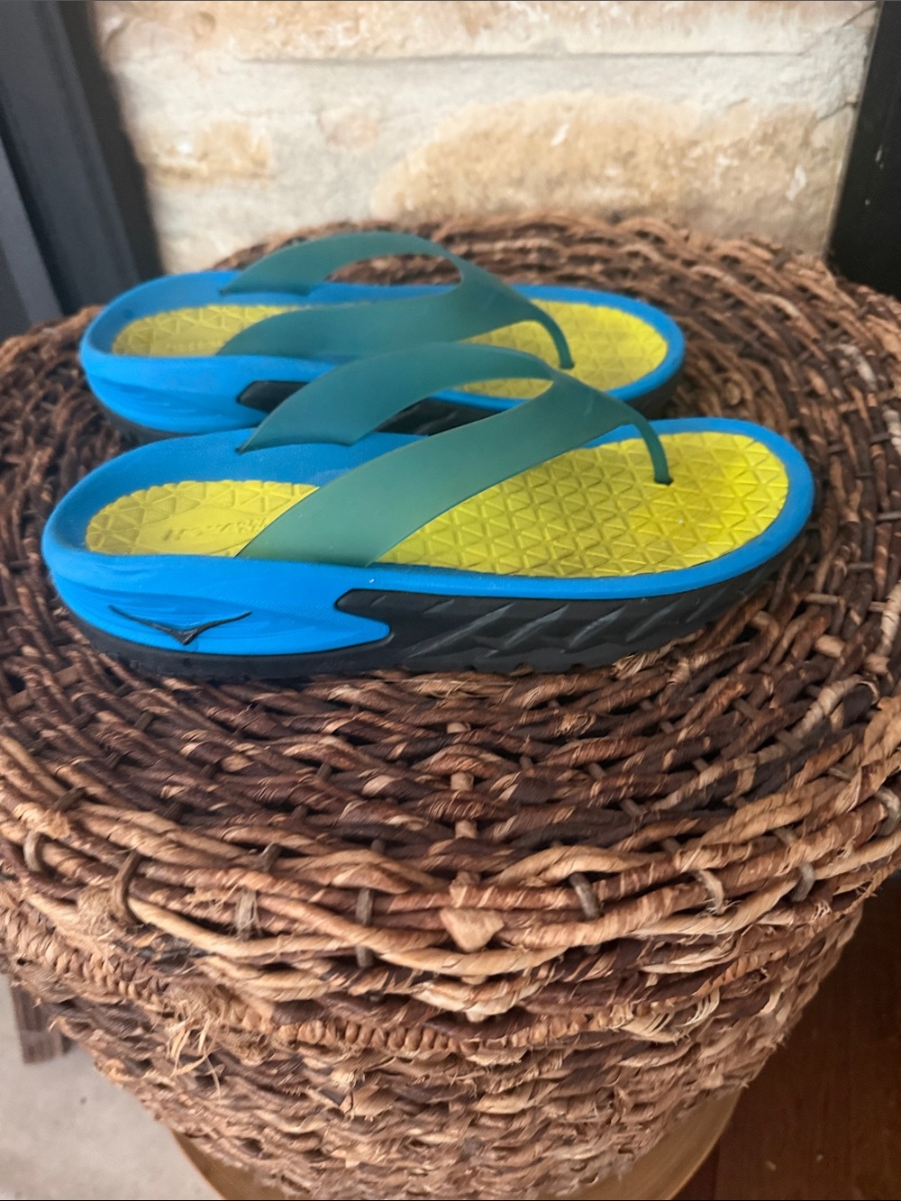Hoka one one recovery sandals Blue/Green Flip Flop Sandals - Lime Footbed Sz 8